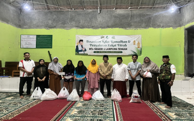 MTsN 1 Lampung Tengah Salurkan Zakat Fitrah Untuk Menguatkan Nilai Empati Dan Kebersamaan